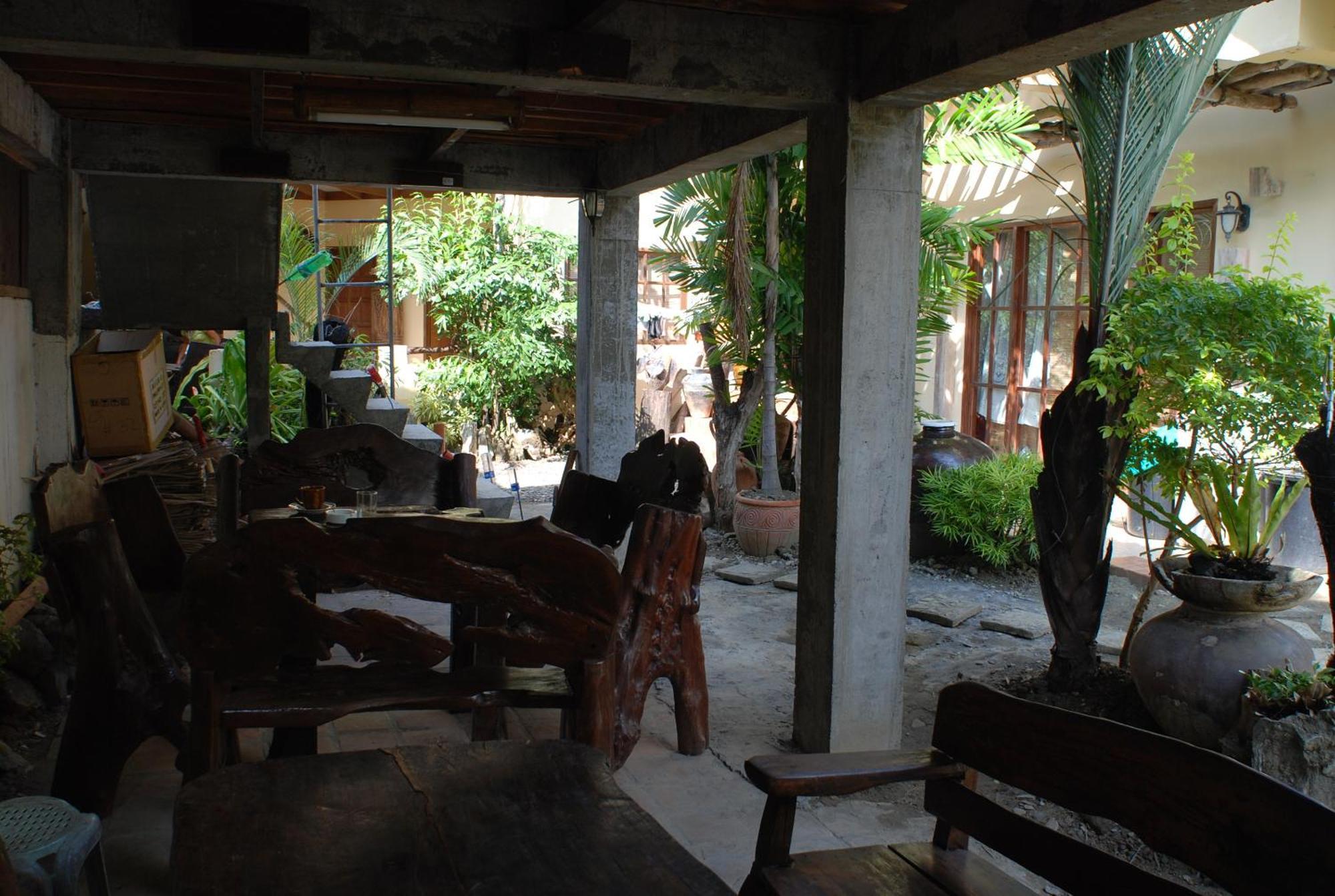 Casa Aviara Resort & Hotel Puerto Galera Exterior photo